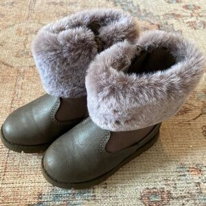 OshKosh Fur Toddler Boot Size 7 VGUC